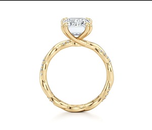 Anillo de Compromiso con Diamante Cultivado en Laboratorio, Corte Esmeralda de 1.25 Quilates, Oro Amarillo de 9K, Diseño de Espiga Trenzada con Detalles de Diamantes - Product Image 4