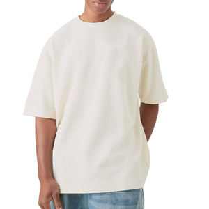 T-shirt oversize tie-dye, tendance et audacieux, style streetwear pour l'été, décontracté ou pour les soirées. - Product Image 6