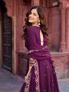 Magnifique ensemble Anarkali, coupe confortable, look élégant, robe et pantalon stylés, dupatta assorti, est magnifique, idéal pour les occasions festives, un look ethnique sublime. - Product Image 3