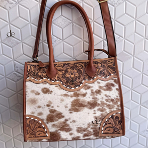 Bolso tote de cuero con grabado artesanal de diseño único, de piel de vaca, estilo gitano bohemio vintage, hecho a mano, bandolera. - Product Image 1