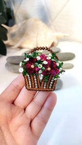 Broche de Moda Hecho a Mano de Primera Calidad con Bordado Intrincado y Cuentas - Product Image 5