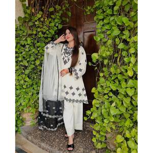 LC White Party Wear Top-Bottom y Dupatta Set con bordado de hilo Trabajo 600g XL Tamaño - Product Image 3