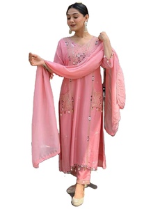 Robe ethnique pour femmes, design personnalisé, en viscose et soie, avec poche latérale, ornée de pierres multi-motifs, style Surat - Product Image 1