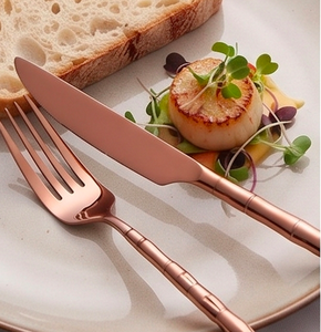 Ensemble de couverts en acier inoxydable rose gold, élégants et parfaits pour les dîners, la cuisine, les mariages, les fêtes et les présentations de table élégantes - Product Image 5