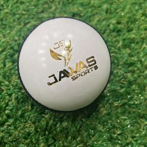 Venta al por mayor Senior Cricket Balls 156G Test Match Hard Balls con cuero blanco para juego profesional - Product Image 1