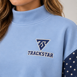 Conjunto de 2 piezas para mujer: Sudadera de cuello alto con hombros caídos y mangas de lunares azul claro de forro polar y pantalones cortos a juego. Venta al por mayor personalizada. - Product Image 5