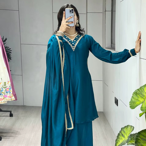 Ensemble Kurti Palazzo élégant à col en V brodé avec dupatta pour femmes - Product Image 1