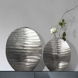 Ensemble de vases de table modernes en aluminium, faits à la main, hauteur 30,5 cm et 24 cm, pièce d'art décorative, exportation préférée - Product Image 2
