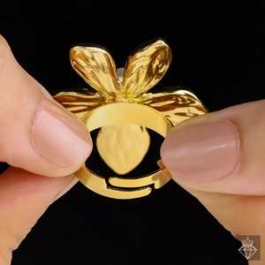 Anillo chapado en oro con perla antideslustre de tamaño ajustable PRAO - Product Image 1