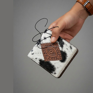 Cartera de Cuero Genuino Repujado para Hombre, Estilo Western Hecha a Mano, Billetera Bifold de Cuero con Pelo y Ojo Turco Grabado, Cartera Vaquera Vintage - Product Image 1