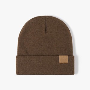 Bonnets en tricot minimalistes personnalisés avec logo pour les boutiques américaines, bonnets de marque avec faible MOQ et prix direct usine - Product Image 1