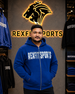 เสื้อฮู้ดซิปแบบเต็มตัว REXFITSPORTS 2026 สีน้ำเงินรอยัล รุ่นสั่งทำพิเศษ สำหรับทั้งชายและหญิง ผ้าฟลีซ สไตล์สตรีทแวร์ พร้อมลายกราฟิกขนาดใหญ่ด้านหน้า แบบสั่งทำส่วนตัว - Product Image 2