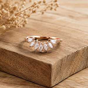 Bague de fiançailles classique pour femme en or massif 10K 14K 18K avec diamant de laboratoire taille marquise et chevron, couleur E VVS certifiée IGI - Product Image 3