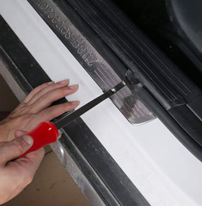 Herramienta para Remover Remaches de Tapicería Automotriz - Product Image 1