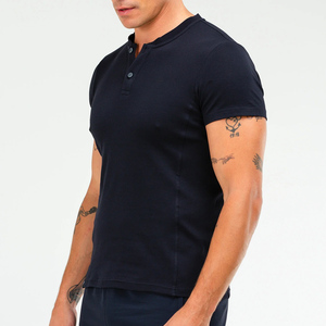 เสื้อยืดเฮนลีย์แขนสั้นทรงโอเวอร์ไซส์สำหรับผู้ชาย ผ้าฝ้าย 100% ผ้าเจอร์ซีย์ถักแบบลำลอง คอกลม ความยาวปกติ เป็นมิตรกับสิ่งแวดล้อม ด้านหน้า - Product Image 5