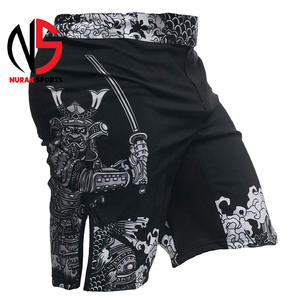 กางเกงชกมวย MMA แบบปรับแต่งโลโก้ด้านหน้าได้ - ผ้าสแปนเด็กซ์/โพลีเอสเตอร์น้ำหนักเบา ระบายอากาศได้ดี ผ้าและสีตามสั่ง บริการ OEM - Product Image 1