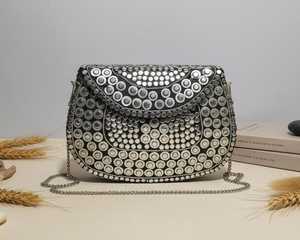 Sac à main bohème de luxe en métal et mosaïque de pierres, orné de perles florales, fait main, pour femmes, idéal pour mariages, soirées, voyages et occasions élégantes - Product Image 6