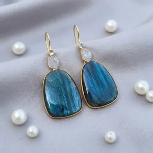 Pendientes Colgantes de Labradorita Natural con Diseño Moderno y Piedras de Luna, con Pequeños Circones Cúbicos, Chapados en Oro de 18k, Joyería Elegante Hecha a Mano - Product Image 3