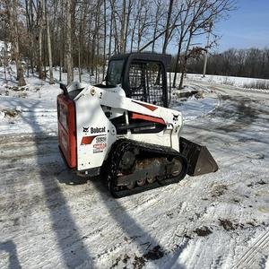 Chargeuse compacte sur chenilles Bobcat T550 haute performance, construction de qualité supérieure, moteur diesel robuste, système de pompe hydraulique et boîte de vitesses - Product Image 6