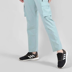 Outfitize International – Pantalons cargo pour femmes en gros, style punk gothique streetwear avec détails chaîne, personnalisables avec logo, vente en gros - Product Image 3