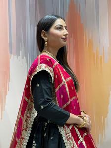 Chaniya Choli élégant en soie de Bombay avec broderies Butta et dupatta en viscose brodée, tenue de mariage et de Navratri pour femmes - Product Image 3