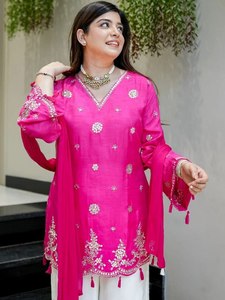 Ensemble Kurta en Soie Viscose Pure pour Femme avec Dupatta Kavita 2, Tissu Supérieur en Soie Viscose Pure - Product Image 4