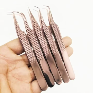 Pinzas de Extensión de Pestañas con Logotipo Personalizado, Punta de Fibra, Acero Inoxidable Sostenible, Agarre de Diamante de 45 Grados, Antiestáticas, Duraderas y Precisas - Product Image 4