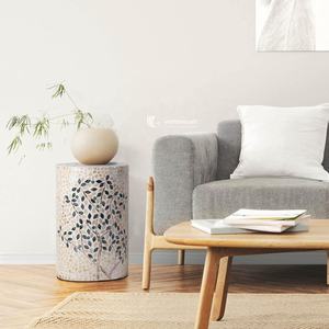 Mesa Redonda con Pedestal de Nácar, Mesa Decorativa Artesanal con Acentos de Concha de Nácar, Personalizada en Vietnam - Product Image 2