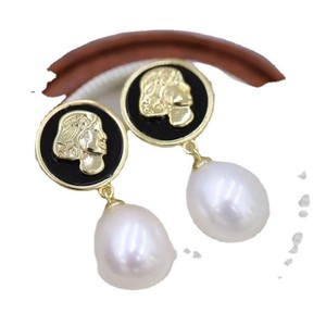 ต่างหูมุกน้ำจืดทรงห้อย 12-13 มม. สไตล์ยุโรปและอเมริกา ดีไซน์หรูหรา ทำจากเงินแท้ S925 - Product Image 5