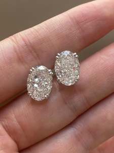 Pendientes de Oro Blanco con Diamantes de Corte Ovalado |   Elegantes Pendientes de Diamantes Solitarios para Mujer |   Regalo de Joyería Fina de Lujo para Ella - Product Image 1