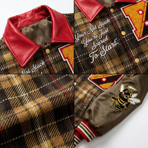 Chaqueta Varsity a Cuadros Marrón para Hombre con Logotipo Bordado y Diseños de Parches, Cuello Camisero, Estilo Casual, Material de Poliéster y Algodón - Product Image 6
