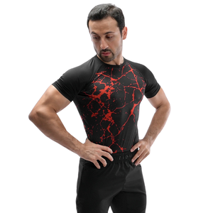 Camiseta de compresión de manga corta para hombre con estampado craquelado, cuello redondo, ajuste ceñido, secado rápido, protección contra erupciones, logotipo personalizado, OEM, marca privada, fabricante al por mayor - Product Image 1