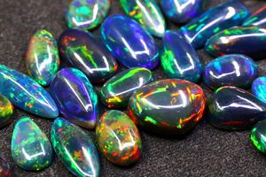 Lot de cabochons d'opale noire fumée Welo d'Éthiopie naturelle, pierres d'opale en vrac pour la fabrication de bagues, boucles d'oreilles et bijoux, vente en gros - Product Image 1