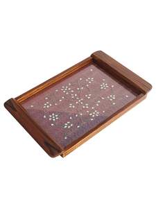 Bandeja de Servicio de Madera Hecha a Mano con Adhesivos Decorativos, Color Natural, Disponible para Uso en el Hogar y Restaurantes - Product Image 1