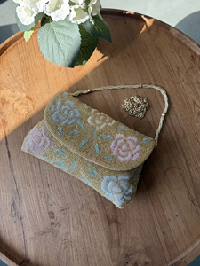 Pochette élégante à rabat floral, sac à main de soirée à motif floral pour femme, accessoire pour réception de mariage et occasions festives - Product Image 1