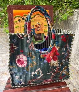 Sac à bandoulière matelassé en velours imprimé élégant pour femme – Mélange parfait de confort et de glamour - Product Image 2