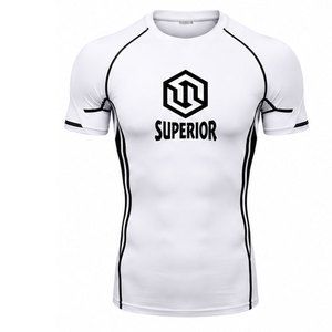 Camiseta deportiva ligera de compresión con tecnología de secado rápido y flexibilidad superior, ideal para el gimnasio y el entrenamiento. - Product Image 1