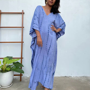 Caftán Azul Lavanda con Estampado Tie Dye, Vestido para Piscina, Fiesta o Descanso - Product Image 1