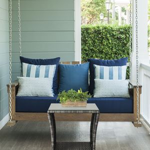 Tavolino Quadrato in Vimini per Patio con Piano in Vetro e Ripiano Portaoggetti per Giardino Esterno - Product Image 2