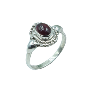 Anillo de Plata de Ley 925 con Granate Natural, Anillo Hecho a Mano, Anillo de Diseño Vintage con Granate Rojo para Mujer, Joyería para Navidad - Product Image 1