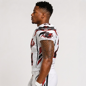 Maillot de football américain athlétique offrant un confort respirant, une construction de qualité supérieure et une excellente mobilité pendant les matchs intenses. - Product Image 6