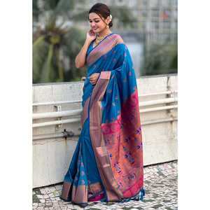 ชุดราตรีผ้าไหมพิธานี นาธ เยโอลา ทอลายสีน้ำเงิน ประดับด้วยดิ้นทอง ดีไซน์หรูหรา - Product Image 2