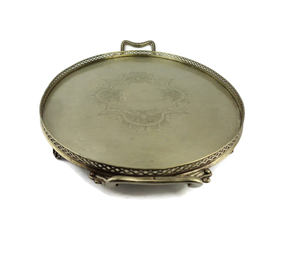 Bandeja de Servir Vintage al por Mayor con Acabado de Latón y Asas Fundidas, Plato Decorativo Redondo de Metal en Tono Oro Antiguo en Venta - Product Image 2