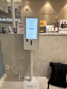 เครื่องวิเคราะห์ร่างกายอัจฉริยะ Bodydot BDF1000 พร้อมระบบ AI ตรวจสอบสุขภาพ โครงอะลูมิเนียมอัลลอยด์ที่ยืดหยุ่น ไม่สามารถพับได้ ติดตามร่างกายแบบเต็มรูปแบบ - Product Image 1