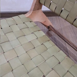 Silla de Comedor Moderna de Madera Maciza Artesanal Marroquí, Estructura de Madera Hecha a Mano, Asiento de Cuero Tejido a Mano, Muebles de Comedor para Apartamento - Product Image 2