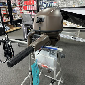 2025 Yamaha 25HP Poignée de direction Édition Marron Démarrage Électrique - Product Image 2