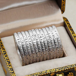 กำไลข้อมือทองเหลืองชุบเงินแบบขายส่ง แฟชั่นดั้งเดิม งานสั่งทำ ชุด 12 ชิ้น สำหรับงานปาร์ตี้ - Product Image 3