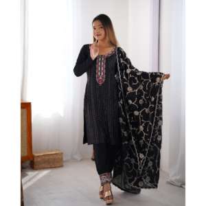Robe de soirée de créateur Tenue de soirée Ensemble Dupatta haut bas - Product Image 3