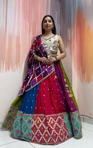 Conjunto de ropa étnica nupcial para mujer, Chaniya Choli de seda Banarasi y viscosa de lujo con dupatta con trabajo de espejo Butti. - Product Image 6