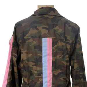 Veste camouflage pour femmes Jack and Jill avec bordure rose, logo brodé personnalisé, manteau utilitaire boutonné, fabrication OEM, vente en gros - Product Image 5